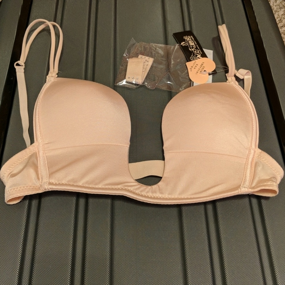 Low back Deep V bra NWT size 32 A